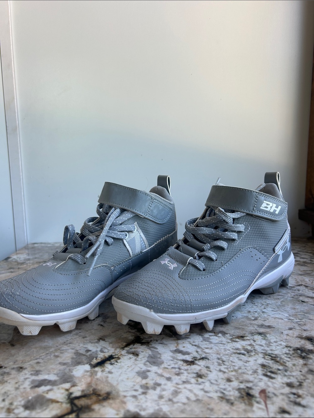 Under Armour Harper 7 | Size 4 Kids Baseball Cleats with Hook-and-Loop Strap